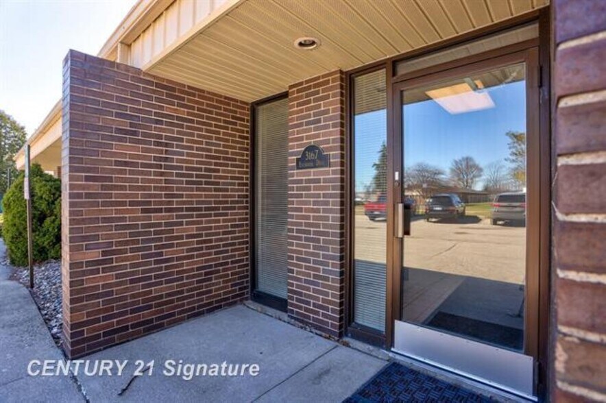 3167 Enterprise Dr, Saginaw, MI à vendre - Photo de l’immeuble – Image 3 sur 26