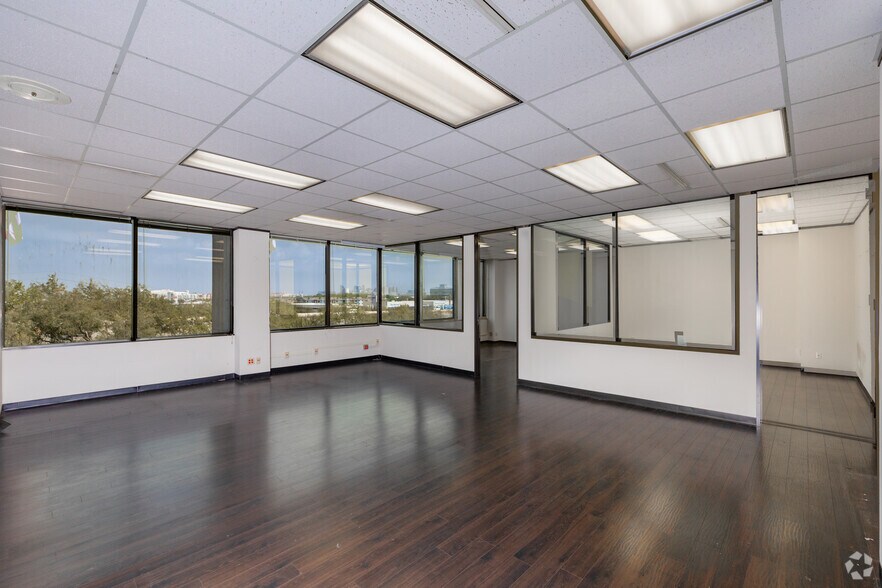 3003 S Loop W, Houston, TX à louer - Photo intérieure – Image 2 sur 3