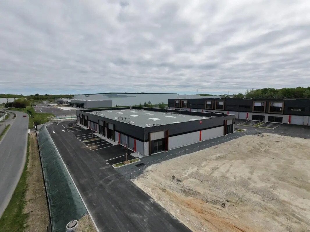 Local d’activités dans Chécy à louer Photo de l’immeuble– Image 1 sur 3