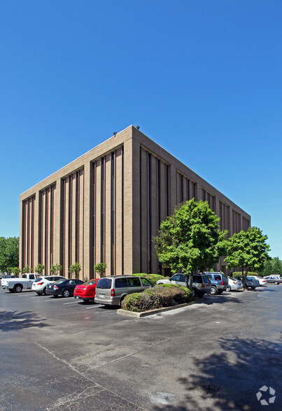 2158 Northgate Park Ln, Chattanooga, TN à louer - Photo de l’immeuble – Image 1 sur 17