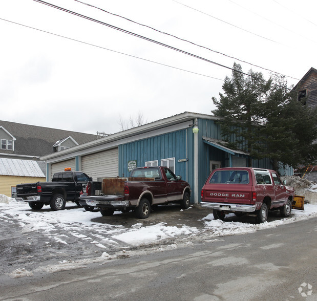 95 River St, Warrensburg, NY à vendre - Photo de l’immeuble – Image 3 sur 3