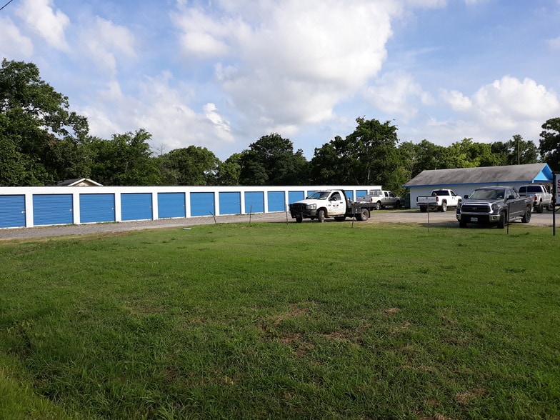 22051 Hwy 90, Bedias, TX à vendre - Photo de l’immeuble – Image 3 sur 5