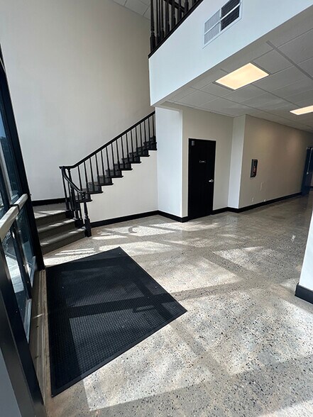 242 E Airport Dr, San Bernardino, CA à louer - Photo intérieure – Image 3 sur 6