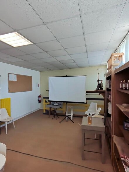 Industriel/Logistique dans Aubagne à louer - Photo de l’immeuble – Image 3 sur 6