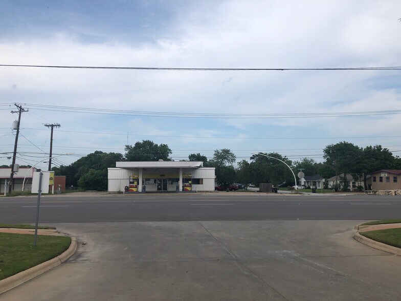 3611 S Texas Ave, Bryan, TX à vendre - Photo de l’immeuble – Image 2 sur 5