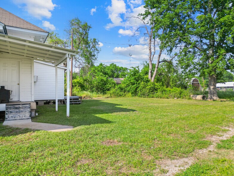 327 S Robb St, Trinity, TX à vendre - Photo de l’immeuble – Image 2 sur 17