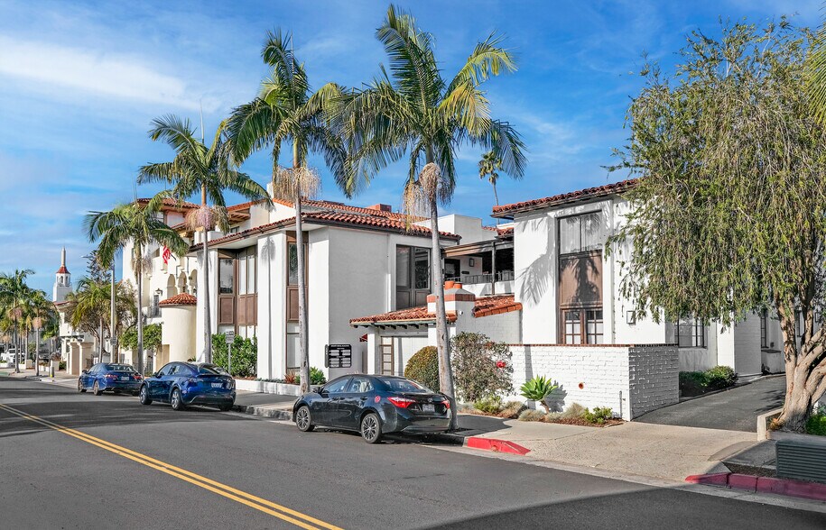 125 E Victoria St, Santa Barbara, CA à vendre - Photo de l’immeuble – Image 1 sur 9