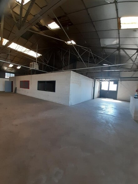Bureau dans Villeurbanne à louer - Photo de l’immeuble – Image 2 sur 2