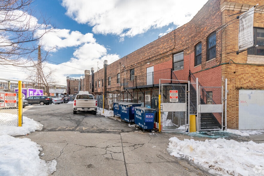 6019 Roosevelt Ave, Woodside, NY à louer - Photo de l’immeuble – Image 2 sur 5