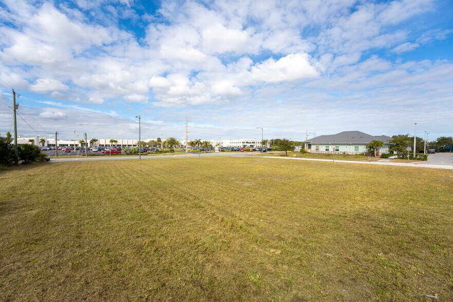 15-19 Dale Ave, Melbourne, FL à vendre - Photo de l’immeuble – Image 3 sur 7