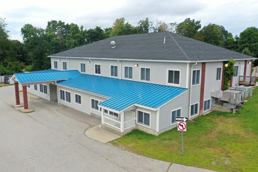 336 Thompson Rd, Webster, MA à louer - Photo de l’immeuble – Image 3 sur 7