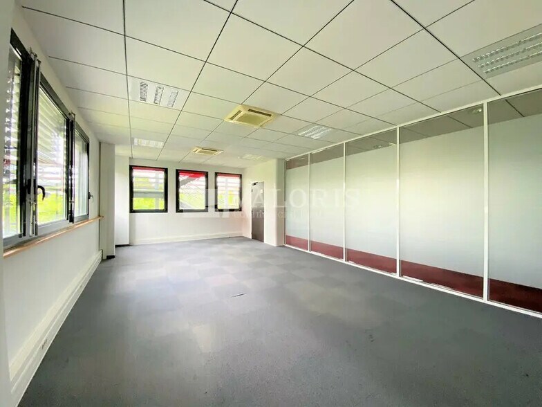 Bureau dans Saint-Priest à louer - Photo de l’immeuble – Image 2 sur 11