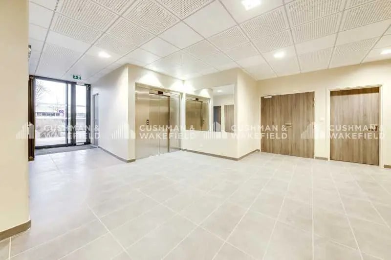 18-20 Boulevard Des Droits De L'Homme, Vaulx-en-Velin à louer - Photo de l’immeuble – Image 3 sur 11