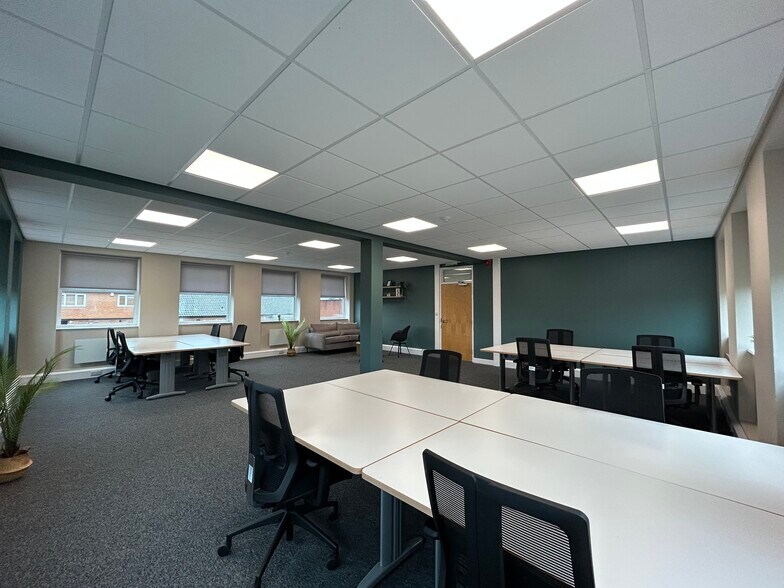 Grove Way, Wilmslow à louer - Photo de l’immeuble – Image 2 sur 6