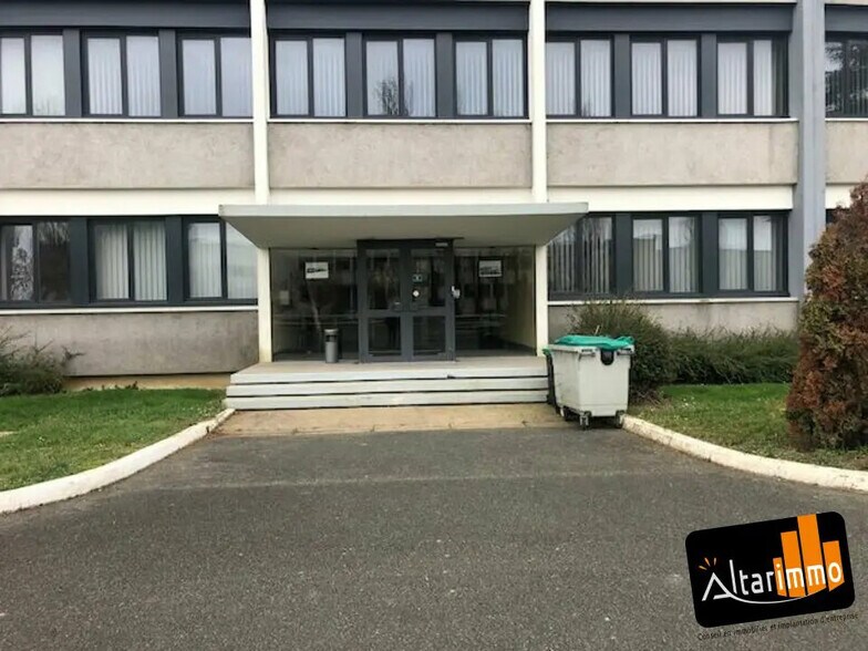 Bureau dans Lucé à louer - Photo de l’immeuble – Image 2 sur 6