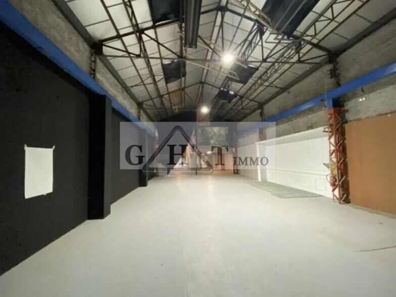 Industriel/Logistique dans Aubervilliers à vendre - Photo de l’immeuble – Image 1 sur 11