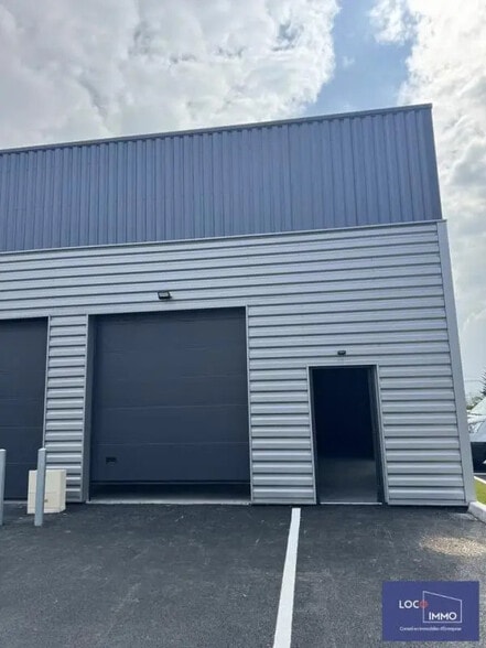 Local d'activités dans Bassens à vendre - Photo de l’immeuble – Image 2 sur 9