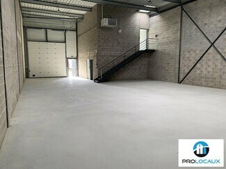 Plus de détails pour Local d'activités à louer
