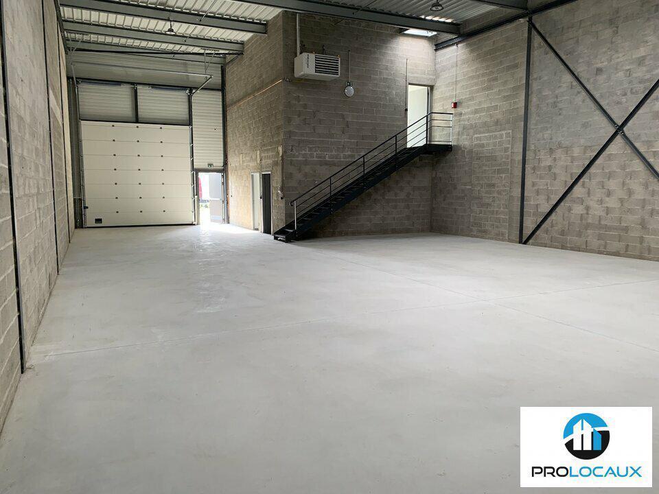 Local d’activités dans Champagne-sur-Oise à louer Photo intérieure– Image 1 sur 5