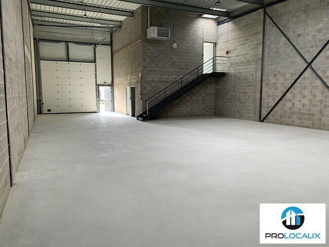 Plus de détails pour Local d'activités à louer