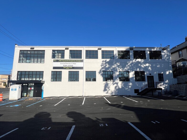 190 Mineola Ave, Roslyn Heights, NY à louer - Photo de l’immeuble – Image 3 sur 5