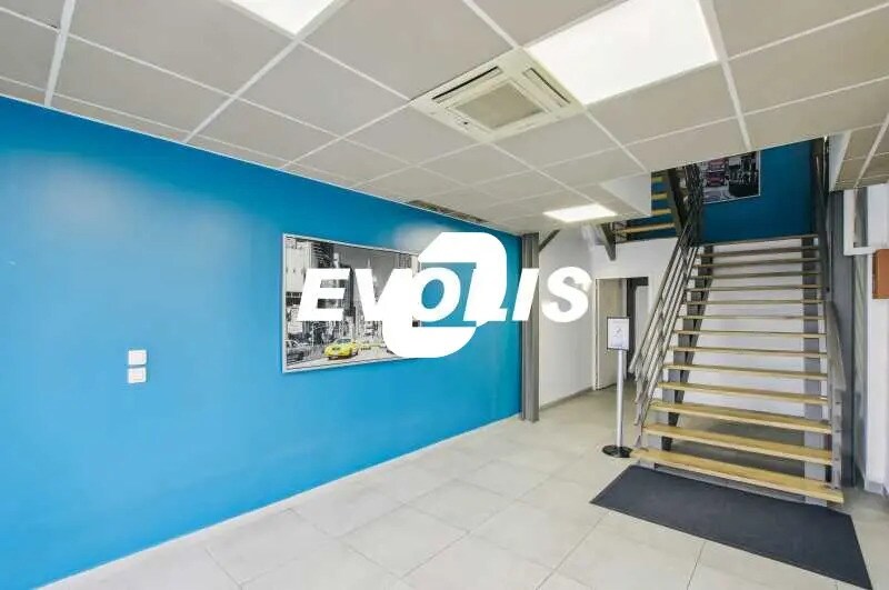 Bureau dans La Courneuve à louer - Photo de l’immeuble – Image 3 sur 9