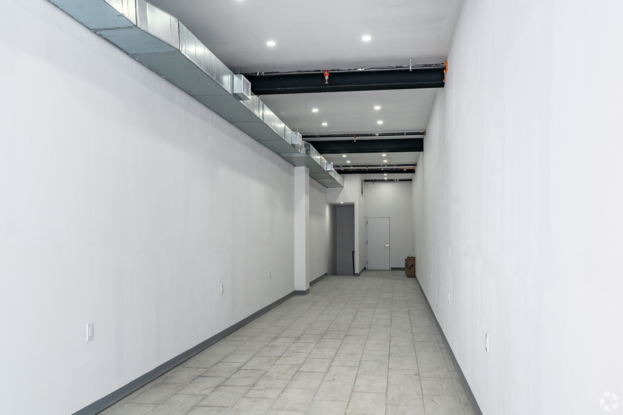 40-16 National St, Corona, NY à louer Photo de l’immeuble– Image 1 sur 4