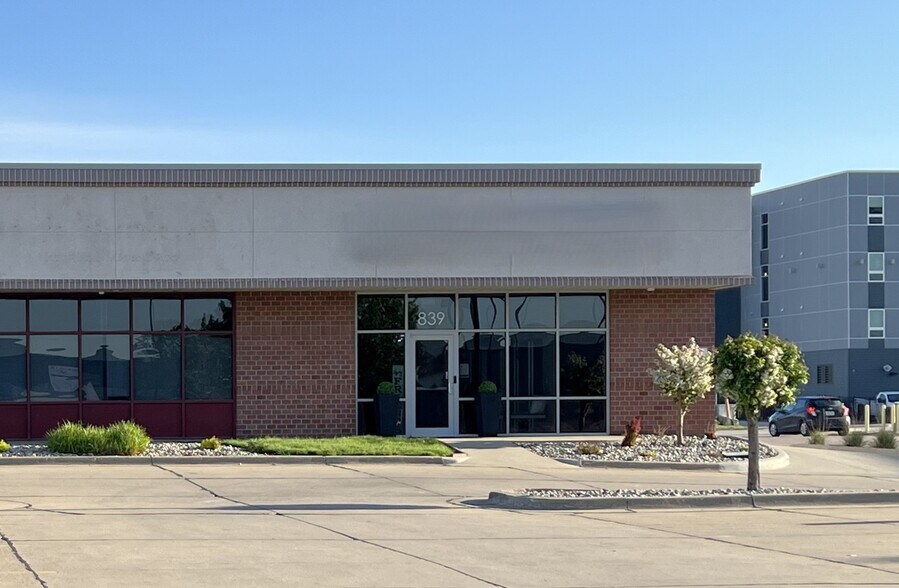 813-839 Gordon Dr, Sioux City, IA à louer - Photo de l’immeuble – Image 1 sur 1