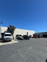 21200-21228 Vanowen St, Canoga Park, CA à louer Photo de l’immeuble– Image 1 sur 2