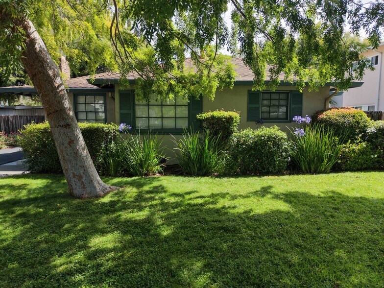 2729 Byron St, Palo Alto, CA à vendre - Photo de l’immeuble – Image 2 sur 12