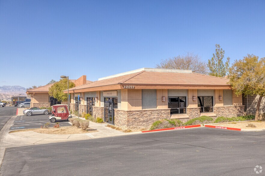 12211 S Eastern Ave, Henderson, NV à louer - Photo de l’immeuble – Image 3 sur 12