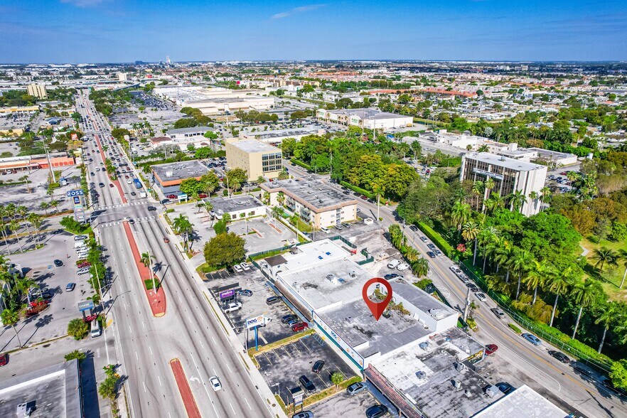 1415 W 49th St, Hialeah, FL à louer - Photo de l’immeuble – Image 3 sur 11