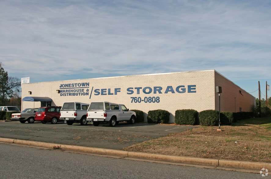 4801 Commercial Plaza St, Winston-Salem, NC à louer - Photo principale – Image 1 sur 9