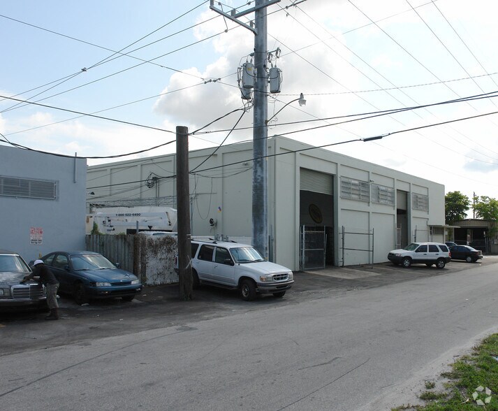 701a NW 7th Ter, Fort Lauderdale, FL à louer - Photo de l’immeuble – Image 2 sur 10