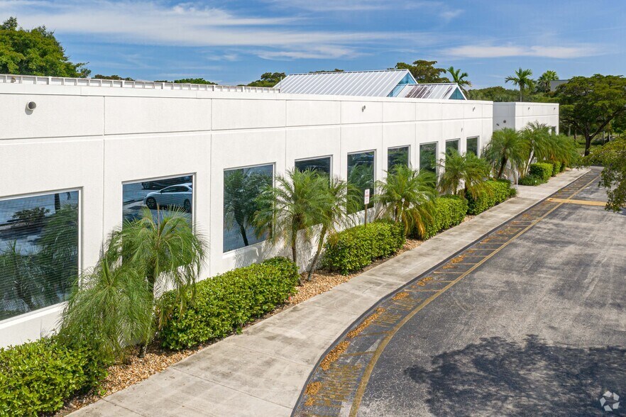 6420 N Congress Ave, Boca Raton, FL à louer - Photo de l’immeuble – Image 1 sur 6