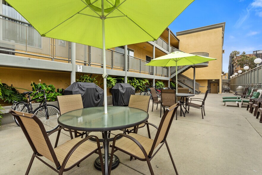721 W 30th St, Los Angeles, CA à vendre - Photo de l’immeuble – Image 2 sur 18
