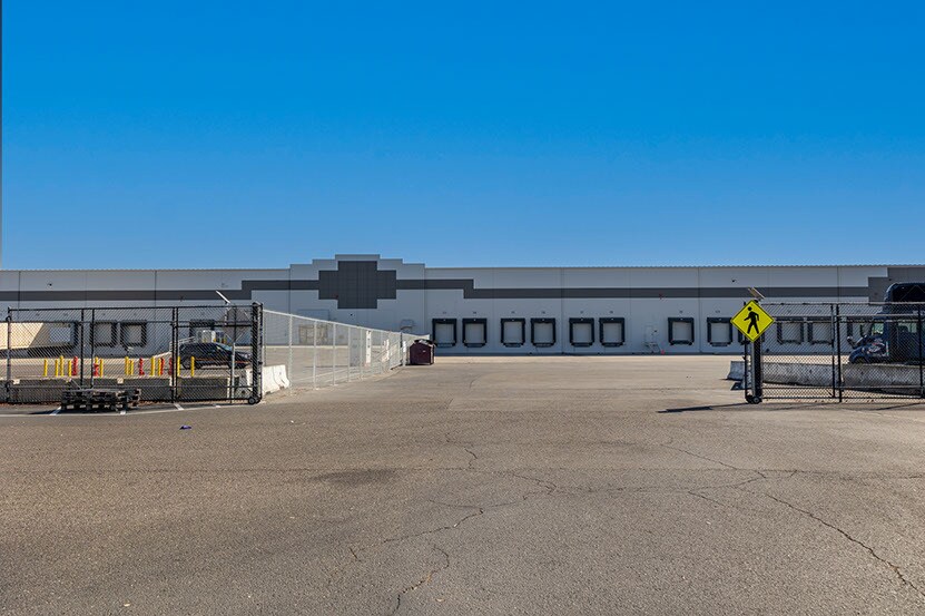 1820 N MacArthur Dr, Tracy, CA à louer - Photo de l’immeuble – Image 3 sur 5
