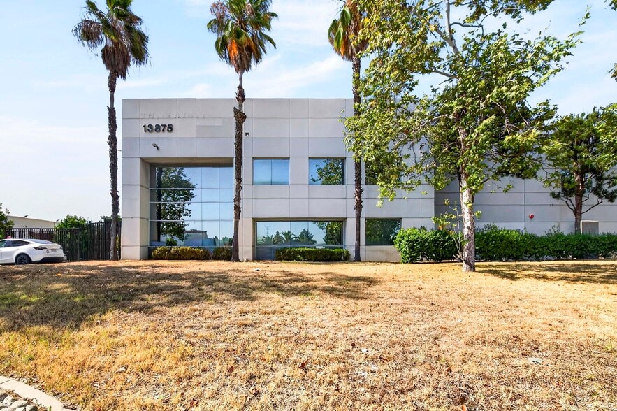 13875 Live Oak Ave, Irwindale, CA à vendre - Photo de l’immeuble – Image 3 sur 36