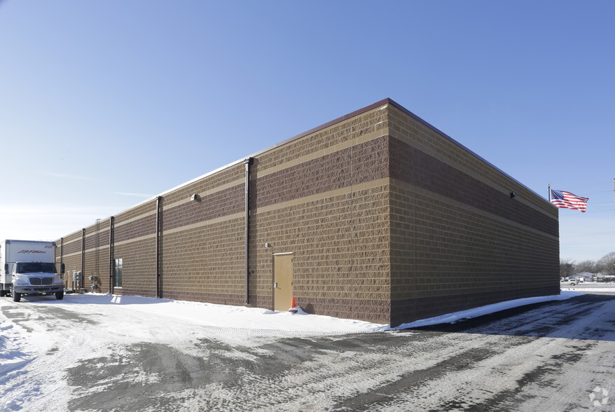 13352 Aberdeen St NE, Ham Lake, MN à louer - Photo de l’immeuble – Image 3 sur 4