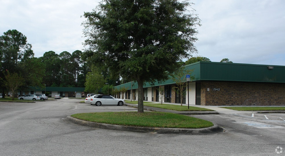 1542 Kingsley Ave, Orange Park, FL à vendre - Photo principale – Image 1 sur 2