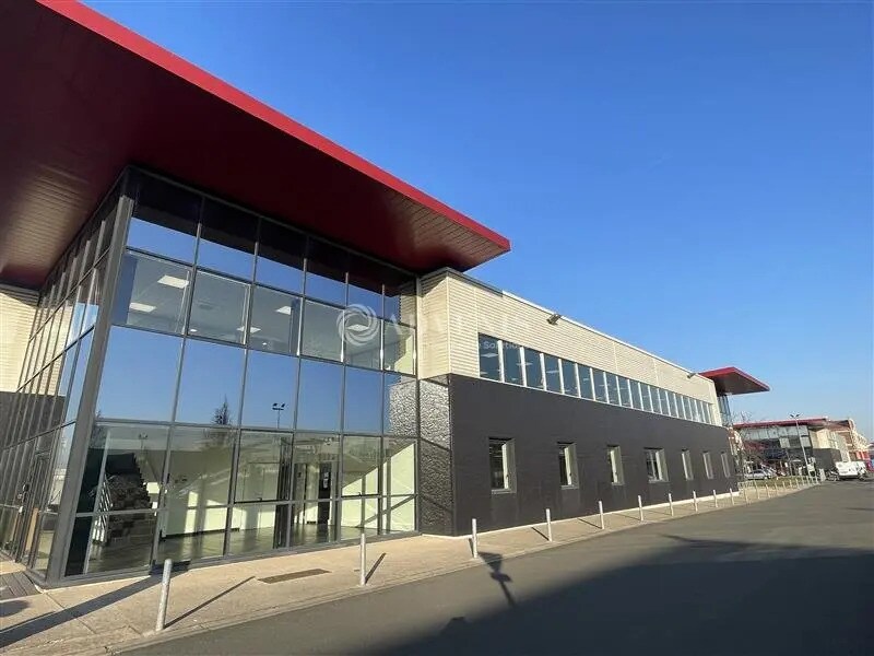 Local d’activités dans La Courneuve à louer Photo de l’immeuble– Image 1 sur 11