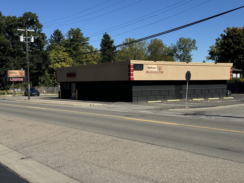 4210 Sashabaw Rd, Waterford, MI à vendre - Photo de l’immeuble – Image 1 sur 11