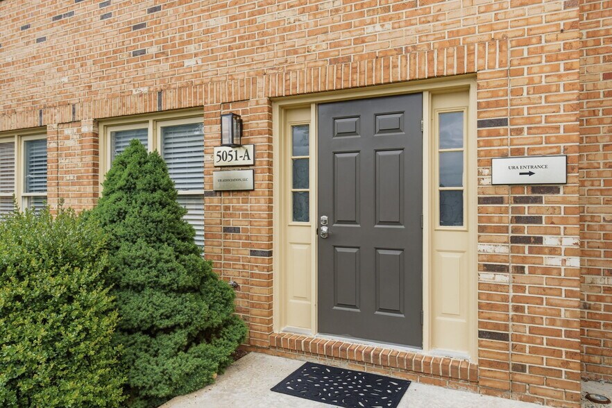 5051 Backlick Rd, Annandale, VA à vendre - Photo de l’immeuble – Image 2 sur 15