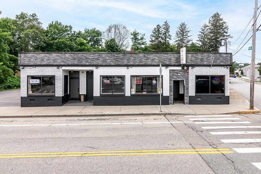 245 Washington St, West Warwick, RI à vendre - Photo de l’immeuble – Image 2 sur 28