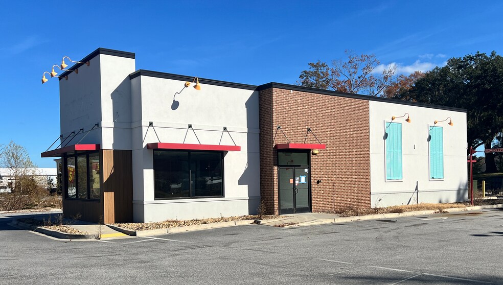 460 N Hwy 52, Moncks Corner, SC à louer - Photo de l’immeuble – Image 1 sur 11