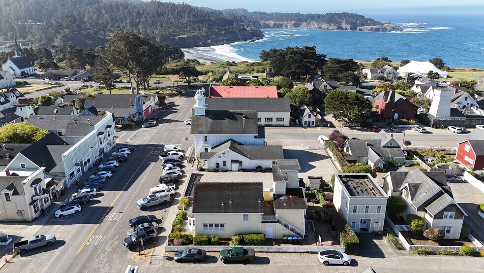 10540 Lansing St, Mendocino, CA à vendre - Photo de l’immeuble – Image 2 sur 39