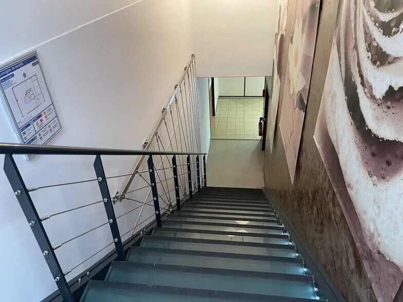 Bureau dans Lacroix-Saint-Ouen à louer - Photo intérieure – Image 2 sur 10