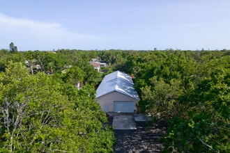 1112 Whitfield Ave, Sarasota, FL à louer Photo intérieure– Image 2 sur 5