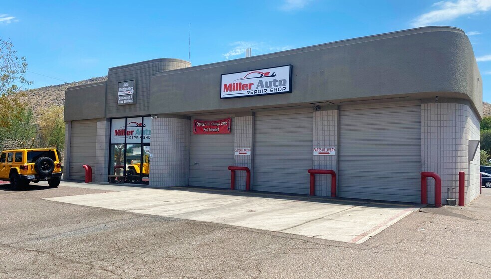 11441 N 19th Ave, Phoenix, AZ à louer - Photo de l’immeuble – Image 2 sur 6