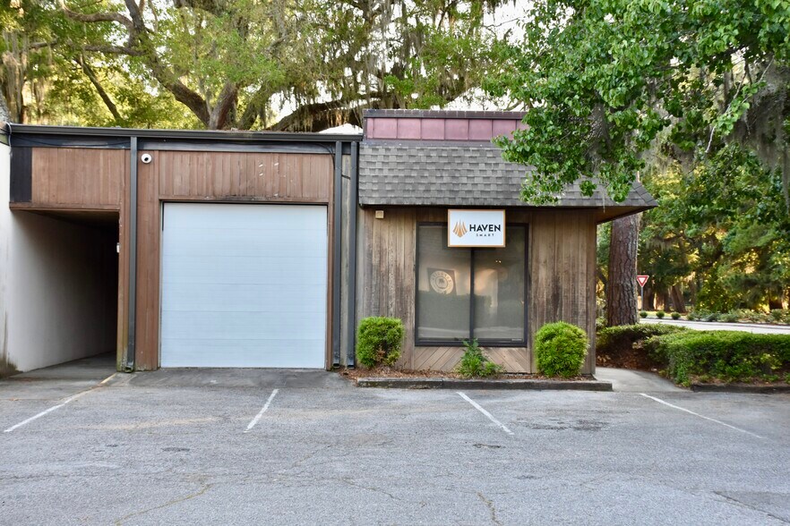 1 Mathews Dr, Hilton Head Island, SC à vendre - Photo de l’immeuble – Image 3 sur 3